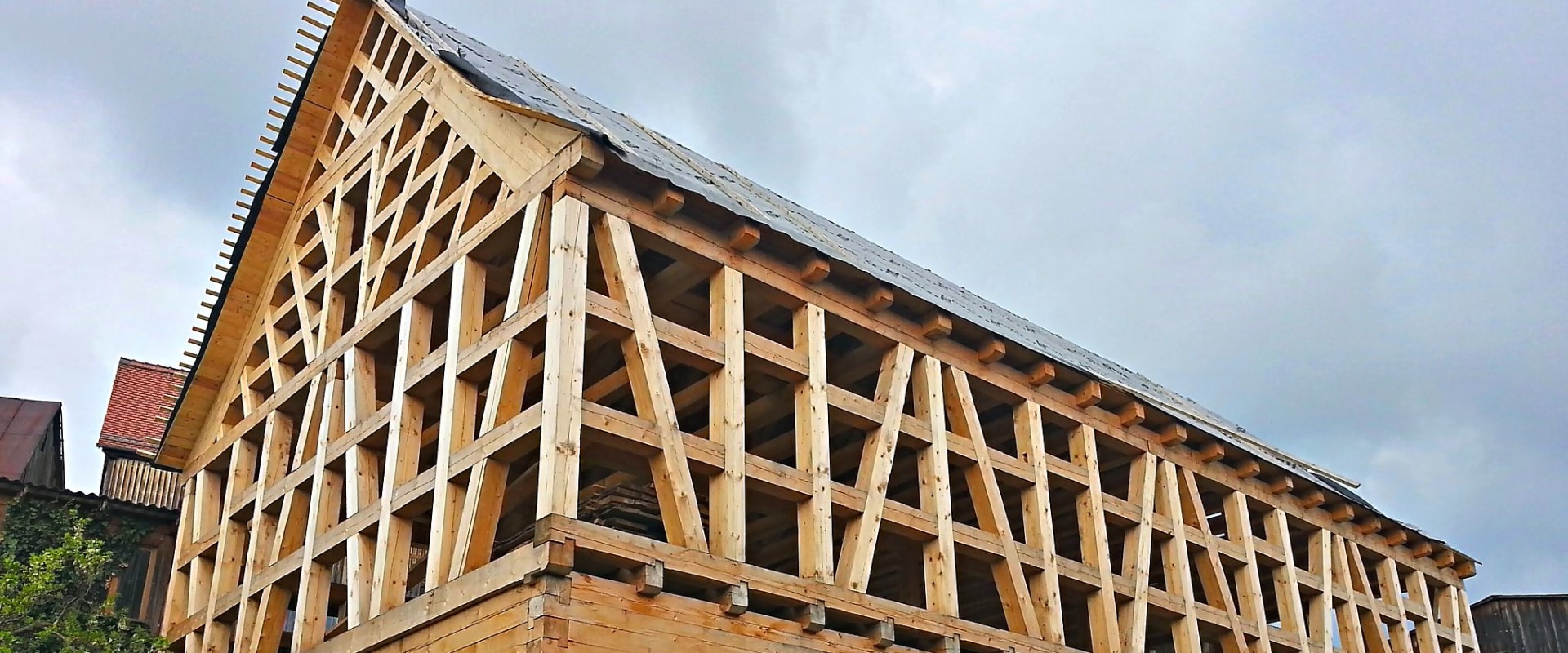 Hoe heet de buitenkant van een gebouw?